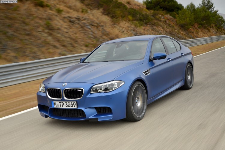 2014-BMW-M5-F10-LCI-Competition-Paket-Frozen-Blue-04