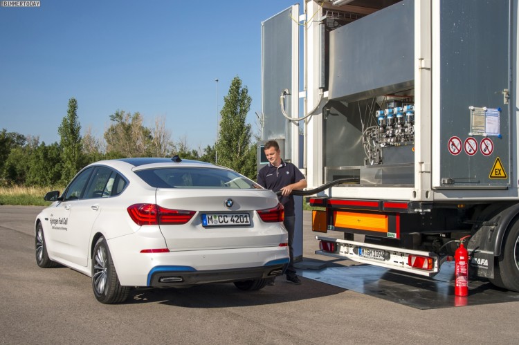 BMW-Brennstoffzelle-Prototyp-Wasserstoff-tanken-03