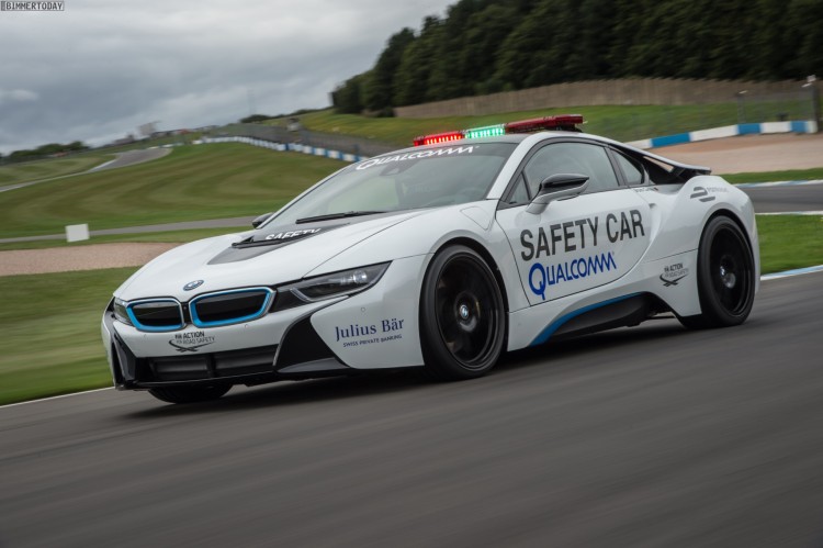 2016-Formel-E-BMW-i8-Safety-Car-15