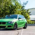 BMW-1er-F20-matt-gruen-Folierung-Vossen-Wheels-01