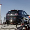 Verladung von Elektroautos BMW i3 auf dem Gelände des Leipziger BMW-Werkes auf einen Transport-LKW.
