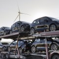 Verladung von Elektroautos BMW i3 auf dem Gelände des Leipziger BMW-Werkes auf einen Transport-LKW.