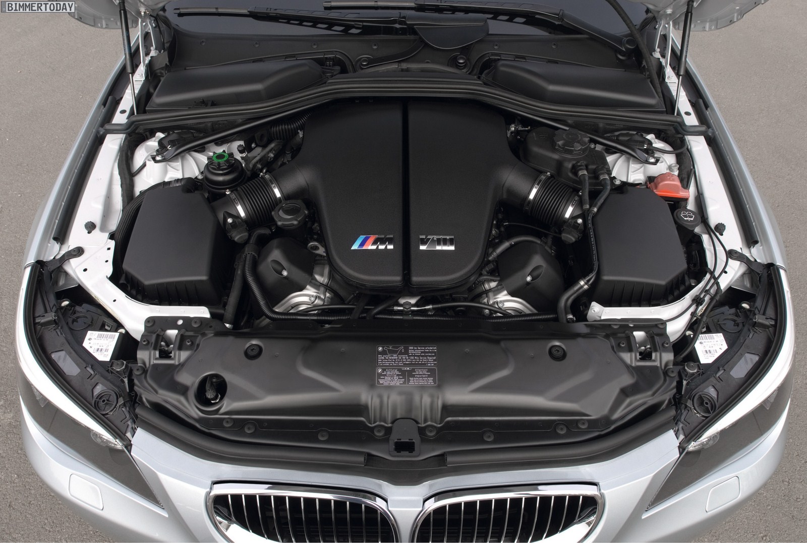 BMW-M5-E60-V10-Hochdrehzahlmotor-S85.jpg