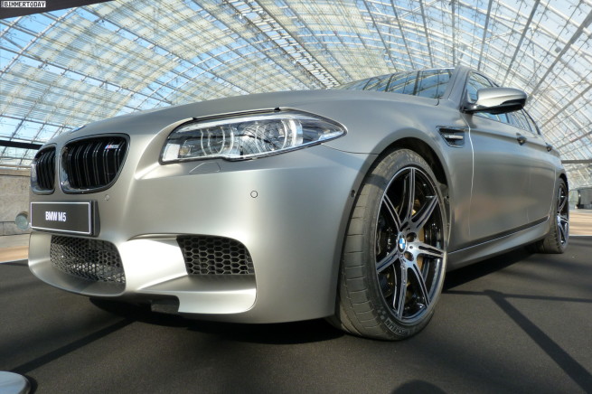 2014-BMW-M5-F10-30-Jahre-Sondermodell-Frozen-Dark-Silver-AMI-Leipzig-LIVE-01