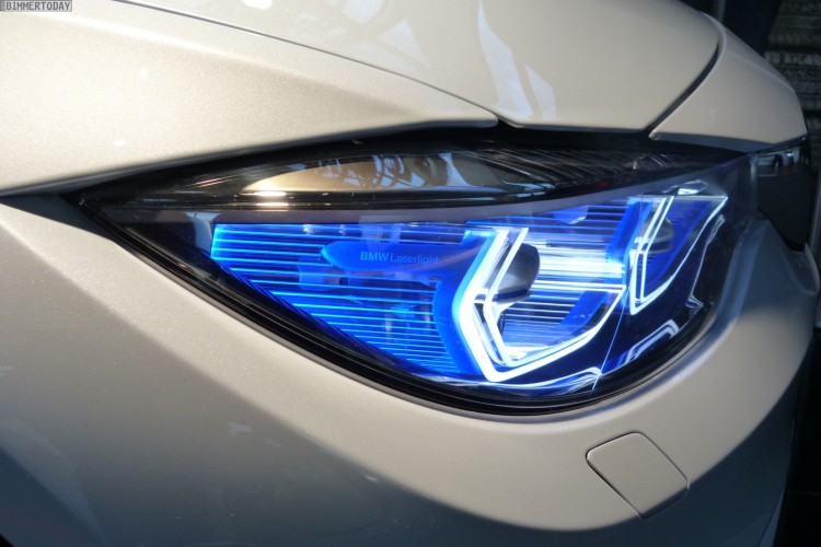 BMW Welt BMW M4 Iconic Lights mit LaserLicht & OLED