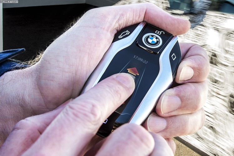 BMW-7er-2015-Remote-Control-Parking-4