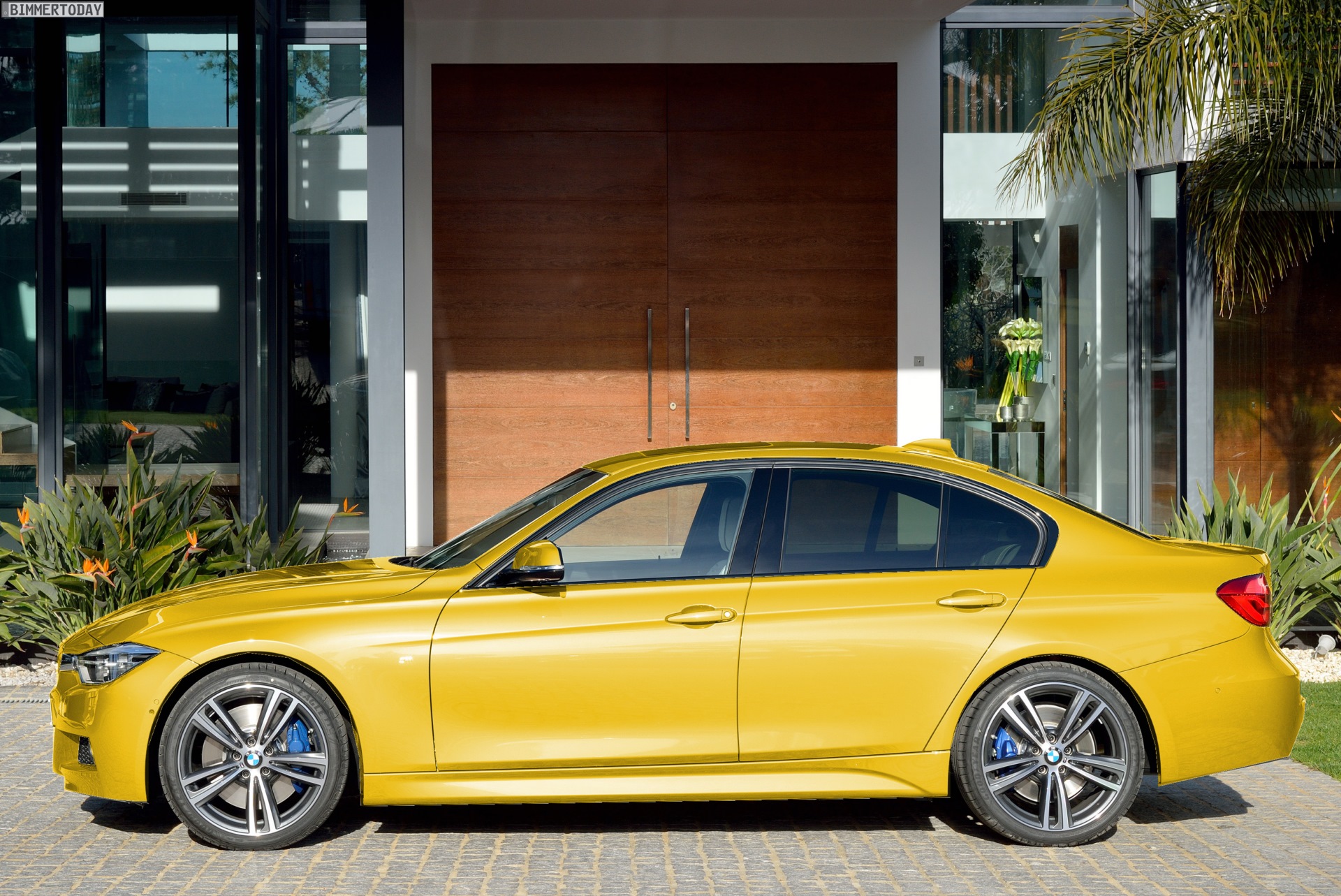 100 Jahre BMW: Gold-Folierung für alle Neuwagen 2016