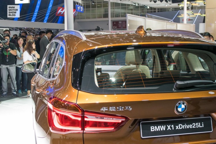 BMW-X1-Langversion-2016-China-Peking-F49-Live-08