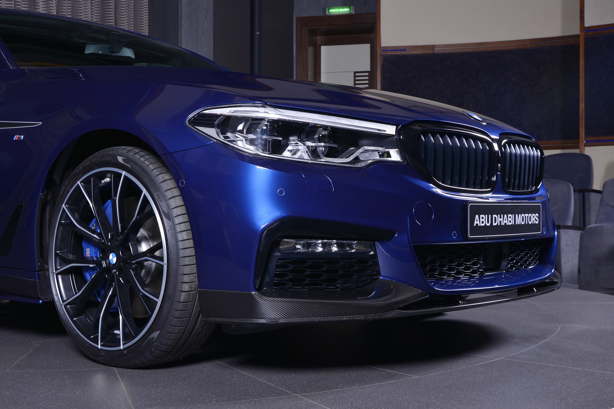 BMW 5er G30: M Performance-Tuning trifft Mediterran-Blau