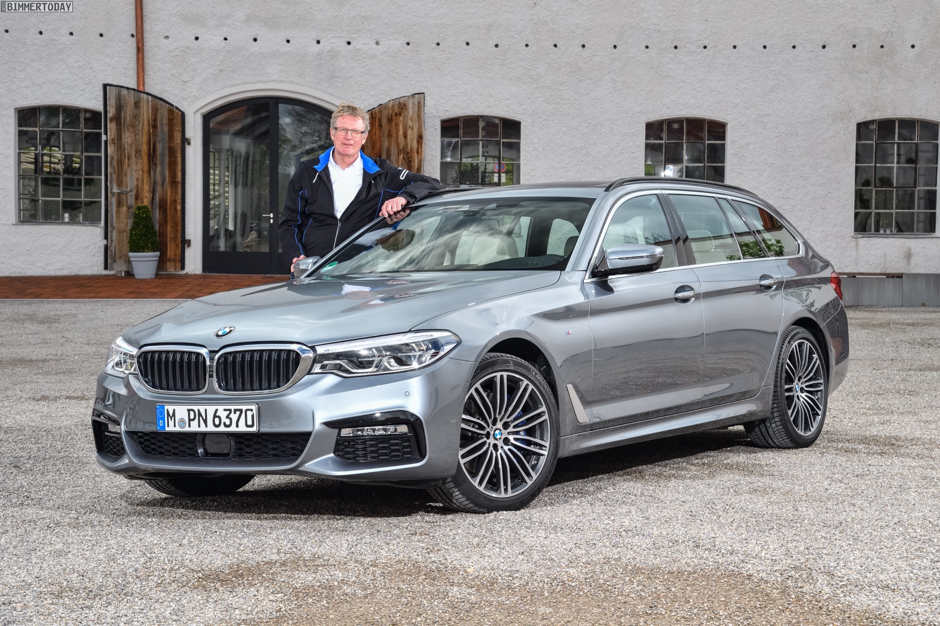 BMW 5er Touring: Hinterachse mit Niveauregulierung und