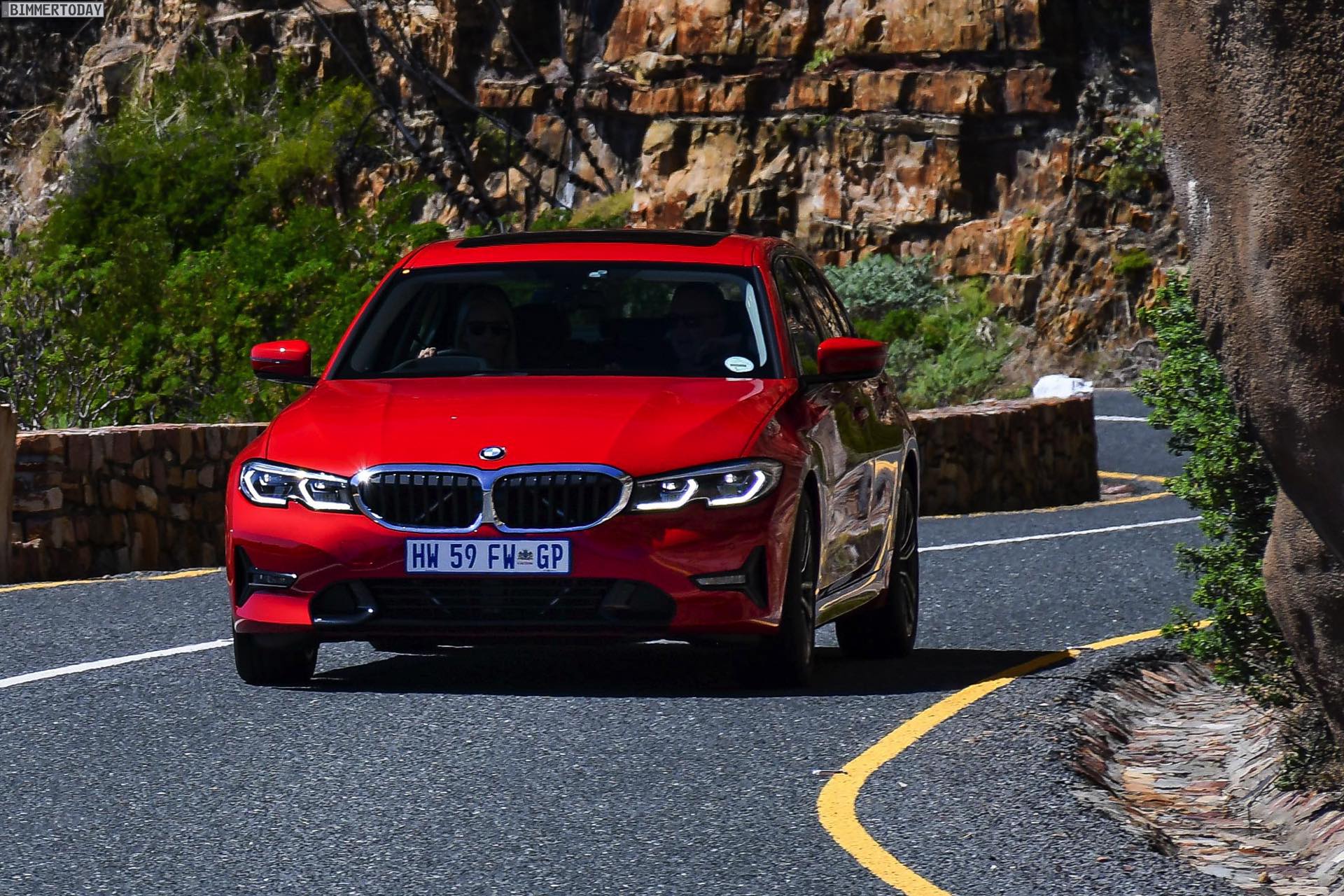 BMW 3er G20: Erste Fotos zu Melbourne Rot mit Sport Line