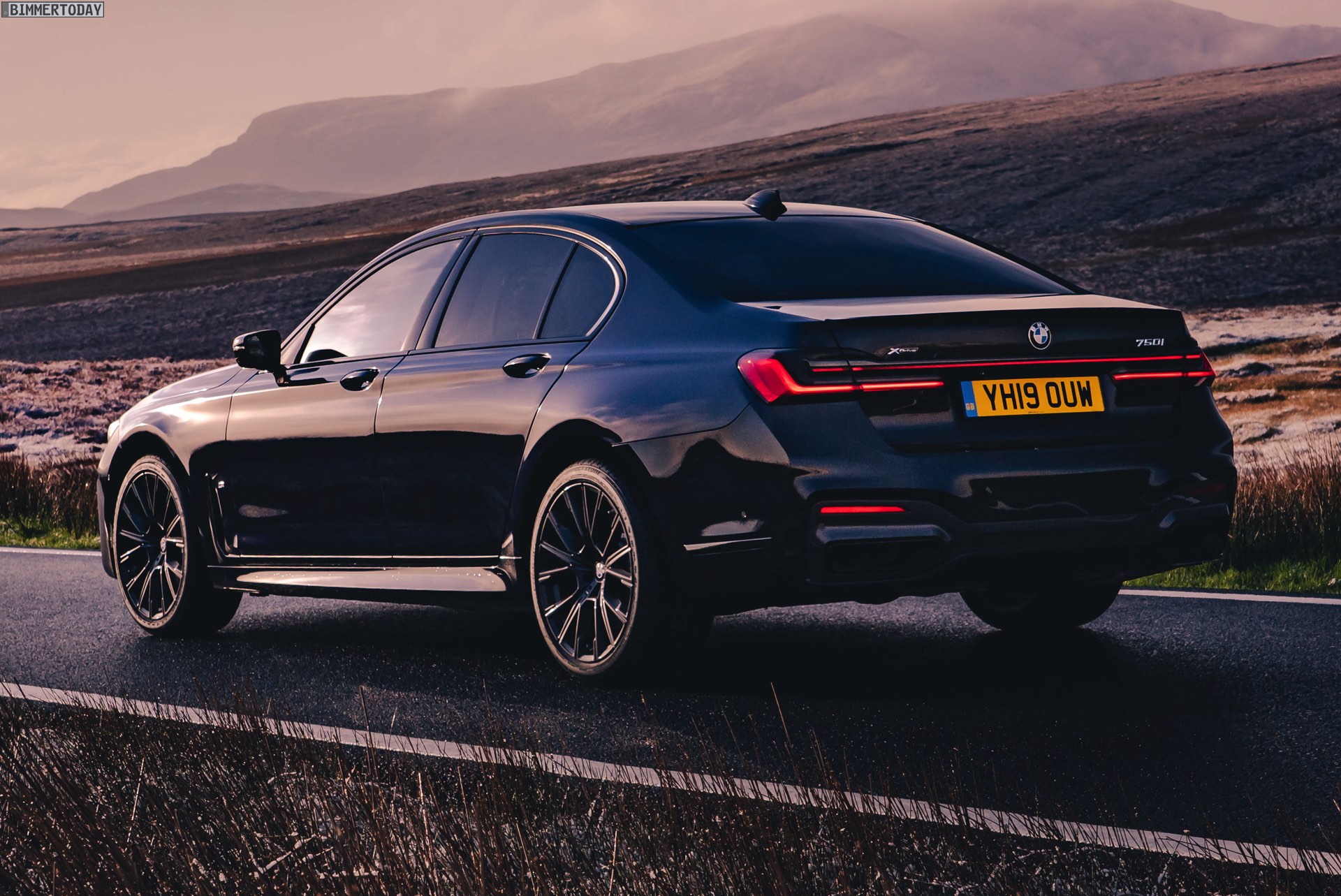 2019-BMW-7er-Facelift-M-Sport-Shadow-Line-erweitert-UK-05.jpg
