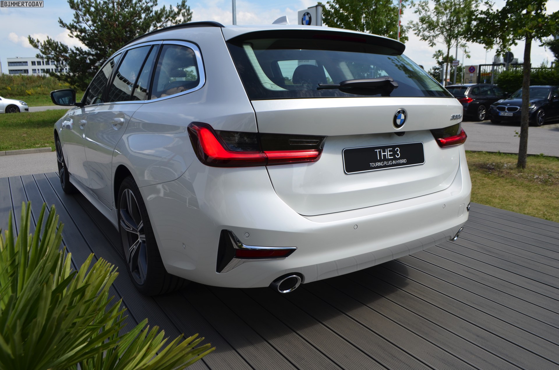 2020-BMW-330e-Touring-G21-3er-Plug-in-Hybrid-05.jpg