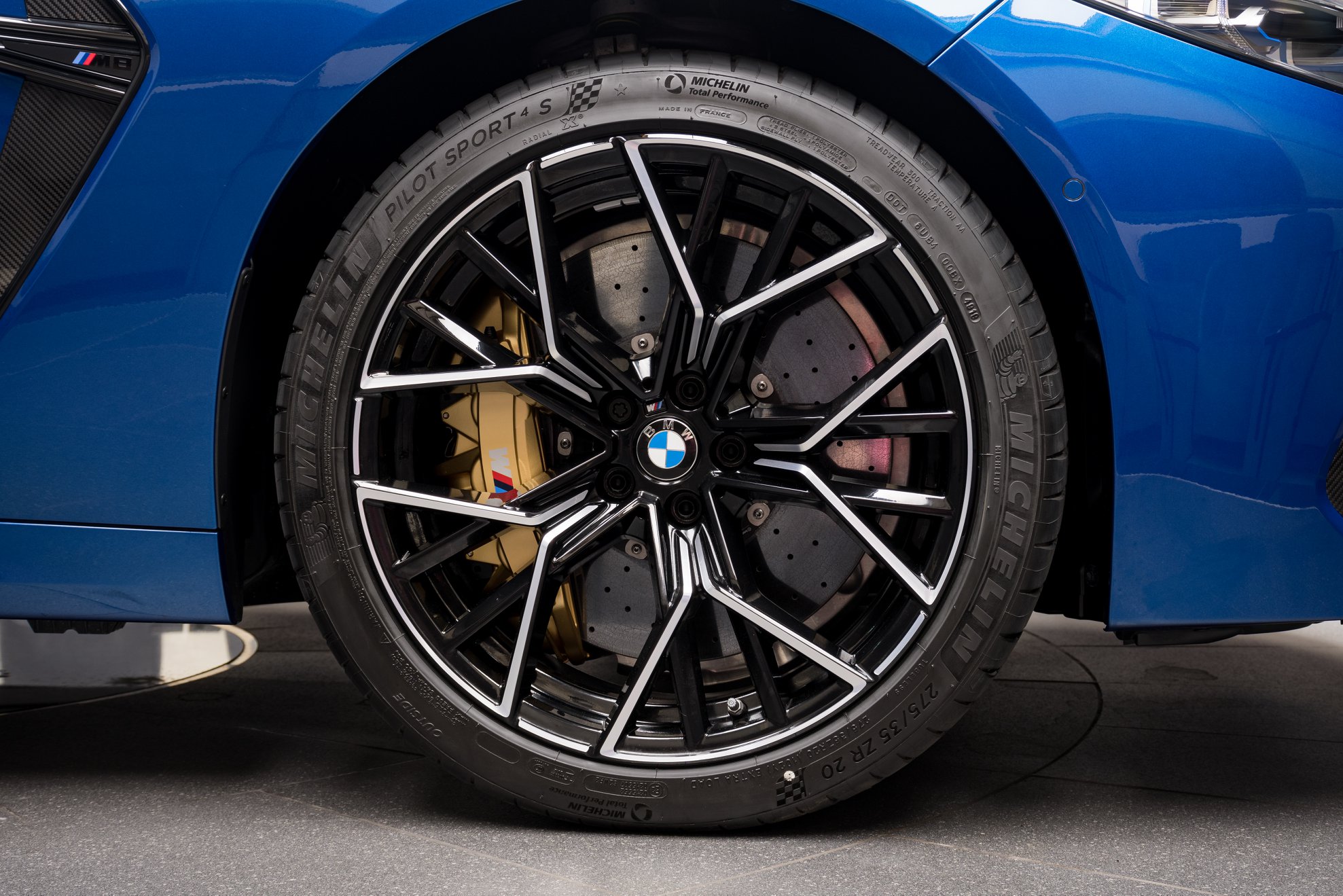 BMW-M8-Gran-Coupe-Sonic-Speed-Blue-Carbon-Paket-F93-Abu-Dhabi-12.jpg