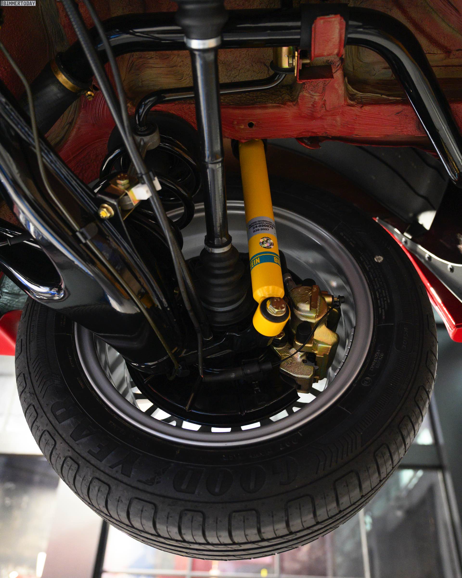 KITH-x-BMW-M3-E30-Restauration-Zinnoberrot-19.jpg