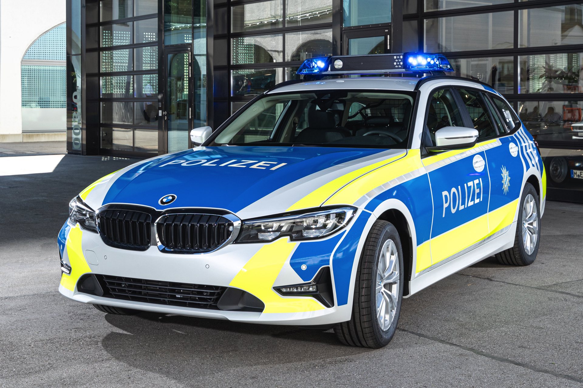 BMW 3er G21 der Polizei Bayern: Mineralweiß ersetzt Silber
