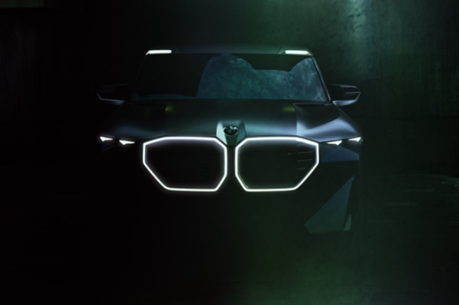 BMW XM: Offizieller Teaser zum M-Power-SUV mit 750-PS-Hybrid