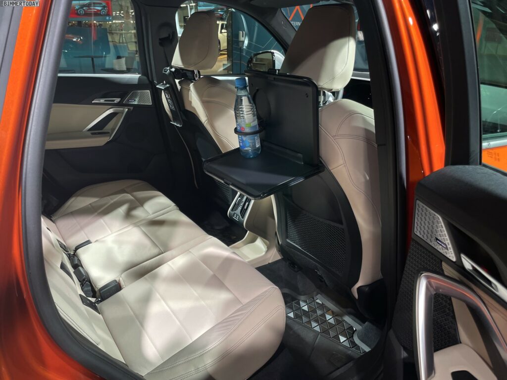 BMW X1 U11: Live-Fotos in Utah Orange mit Dachbox & Zubehör