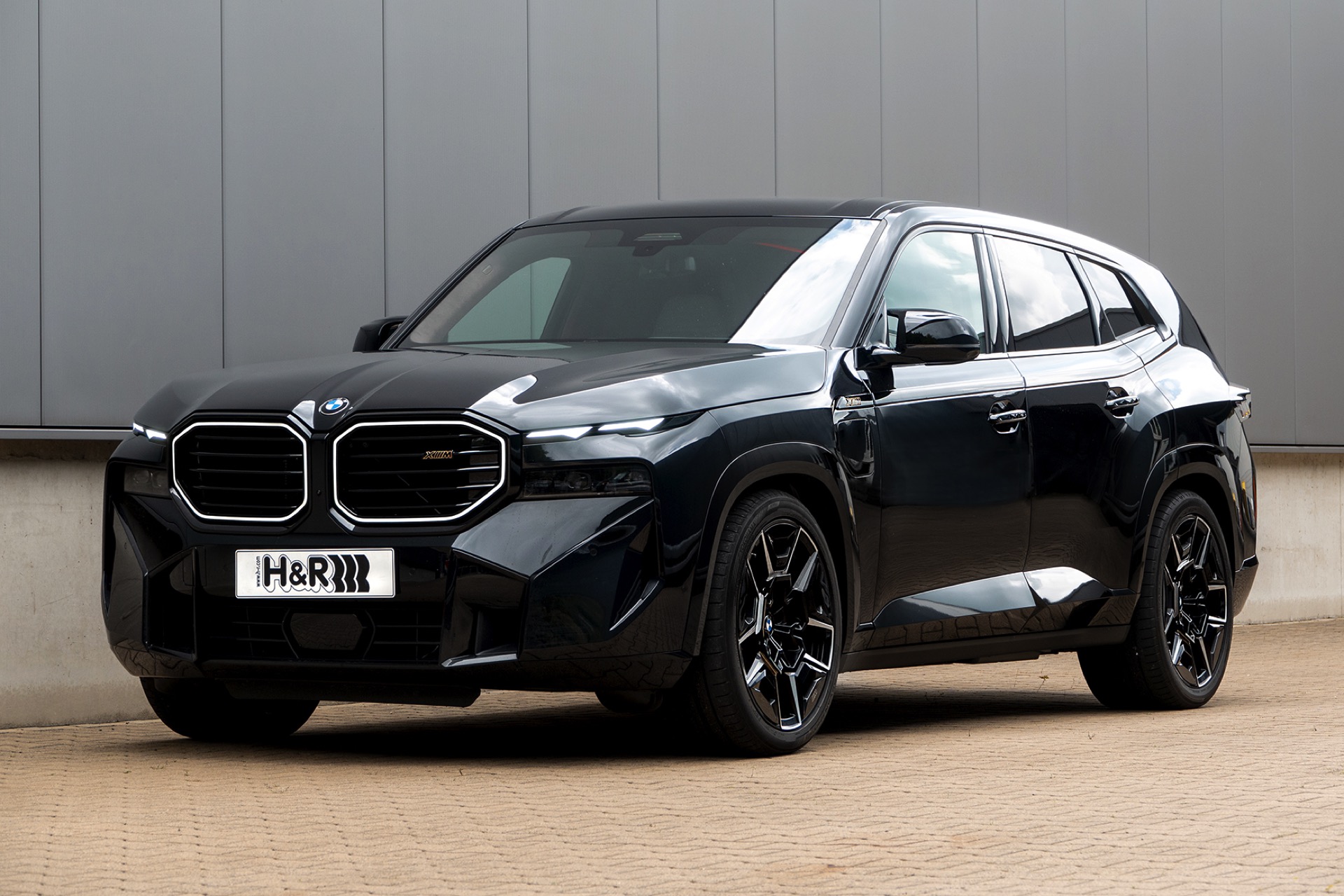 BMW XM Tuning: Tieferlegung und Spurverbreiterung von H&R