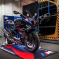 BMW M 1000 RR 2027: Rennsport-Rahmen spart 1,3 Kilogramm Gewicht