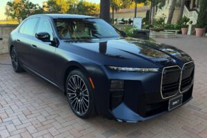 V8-Comeback im 7er: Erste Fotos zum neuen BMW M760 2027