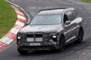 BMW X7 M60 & iX7: Erlkönig-Fotos zeigen V8- und Elektro-G67 am Ring
