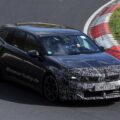 BMW i3 Touring NA1: Erlkönig-Fotos zeigen Elektro-Kombi am Ring