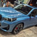 BMW X1 M35i in Malediven-Blau: 300 PS in sanft-blauem Individual-Look