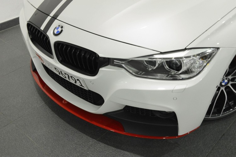 BMW-3er-F30-M-Performance-Tuning-Zubehoer-rot-weiss-schwarz-335i-04