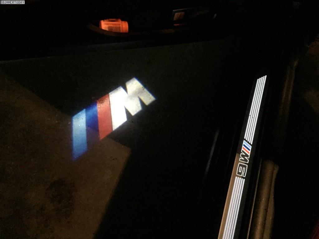Einstiegsbeleuchtung mit eigenem Logo für BMW X6