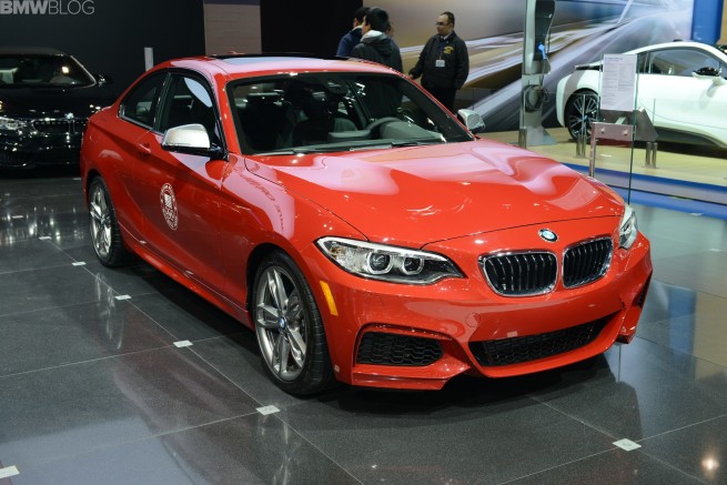 BMW-M235i-2er-Coupe-F22-2014-Chicago-Autoshow-LIVE-01