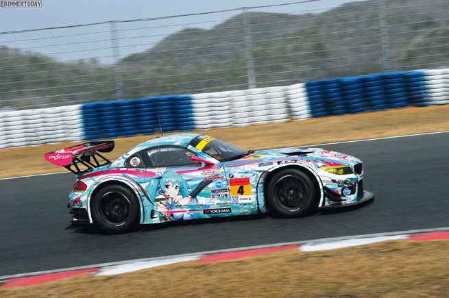 BMW-Z4-GT3-2013-Japan-Super-GT-Art-Car-Studie-1