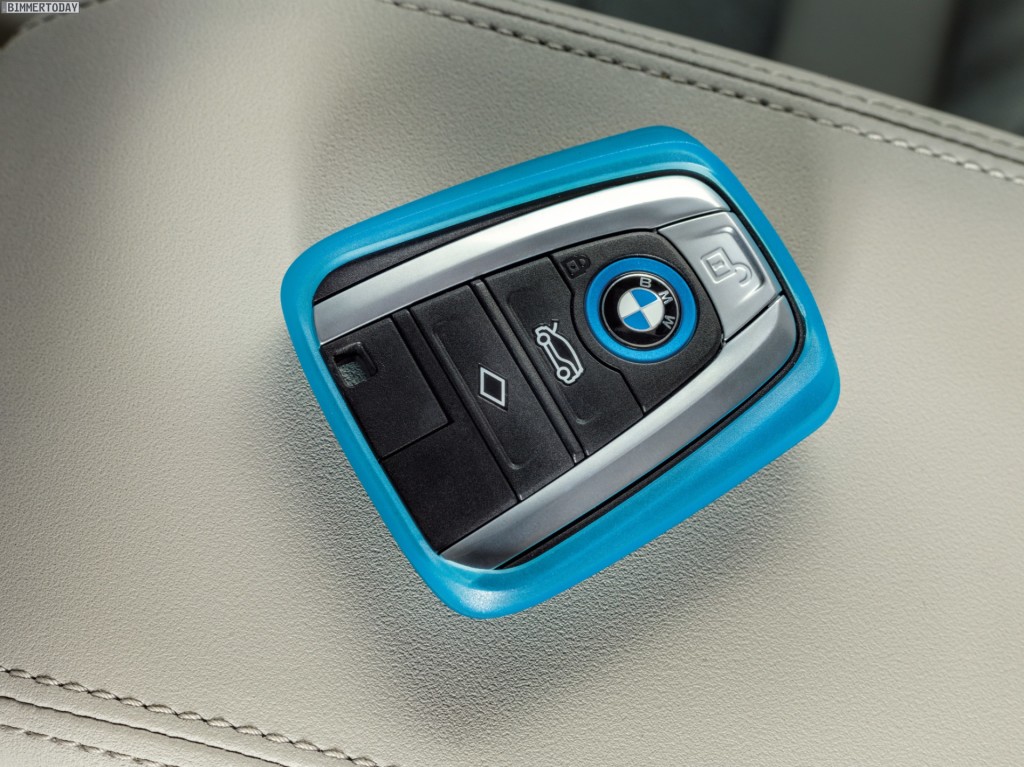 Original BMW i Zubehör. BMW i Faltbox im BMW i3 (08/2014)