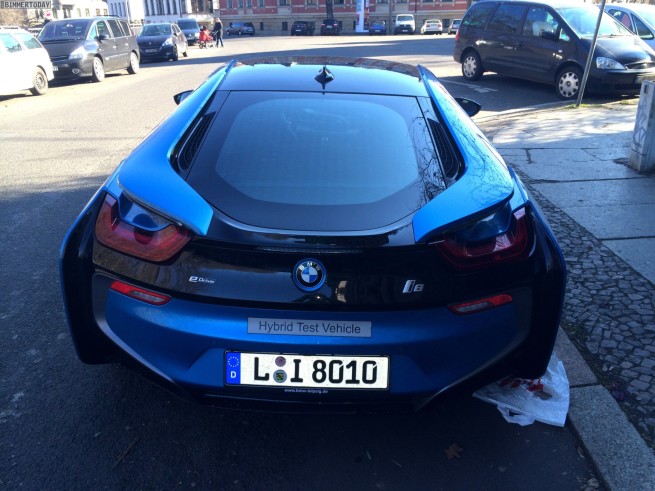 BMW-i8-Blau-Protonic-Blue-Erlkoenig-ungetarnt-10