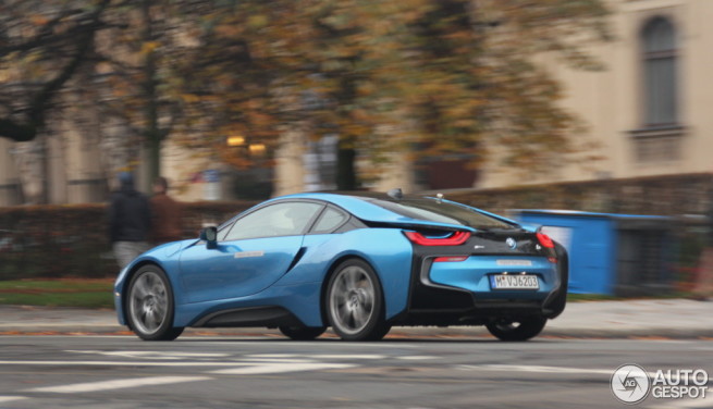 BMW-i8-Protonic-Blue-2014-Hybrid-Sportwagen-Autogespot-3