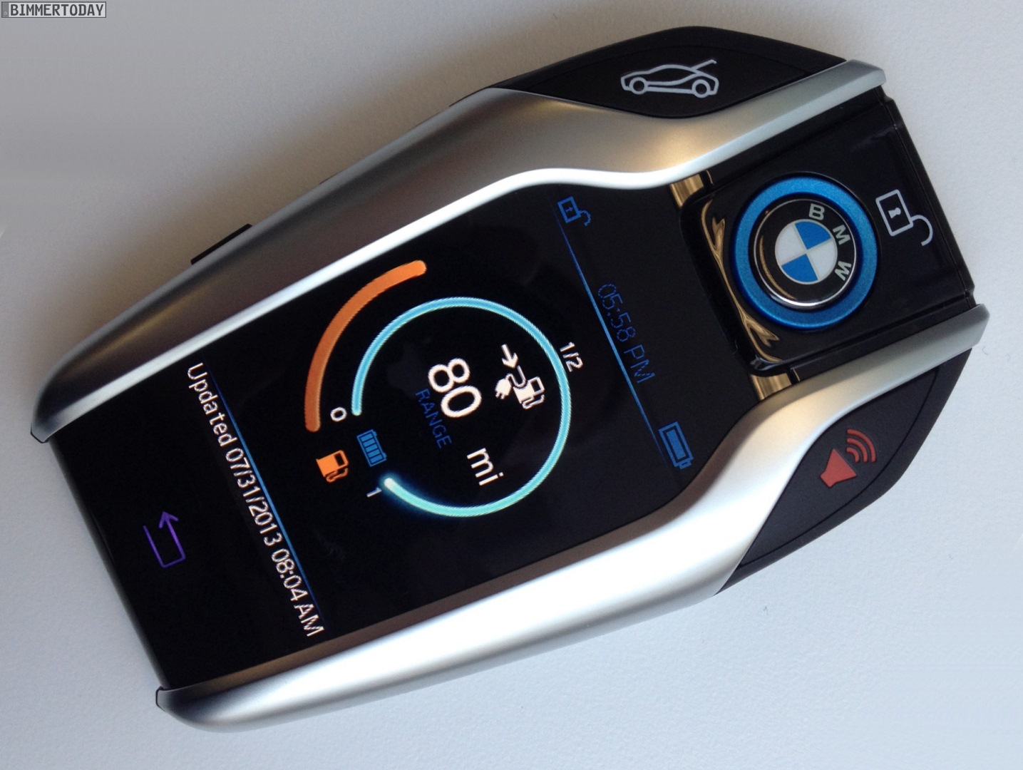 BMW i8 Display-Schlüssel: Neuer Info-Key erstmals offiziell gezeigt